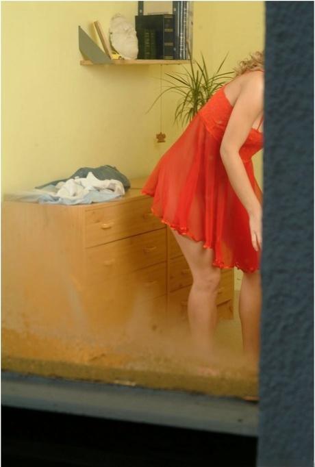 طويل نحيف عاريات img