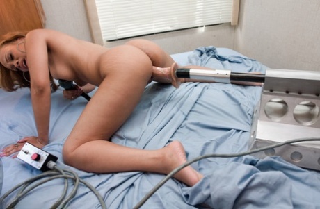 crvenokosi dildo gole arhiva
