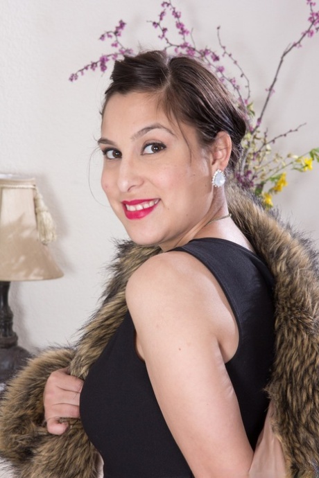 Betty Jones sex model img