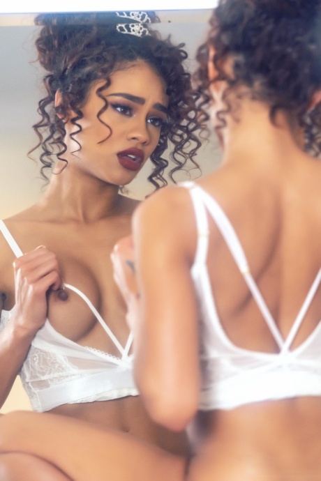 rambut hitam keriting porno panas galeri