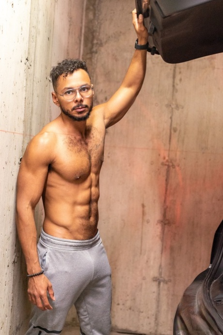 Ryan Bones sex model img