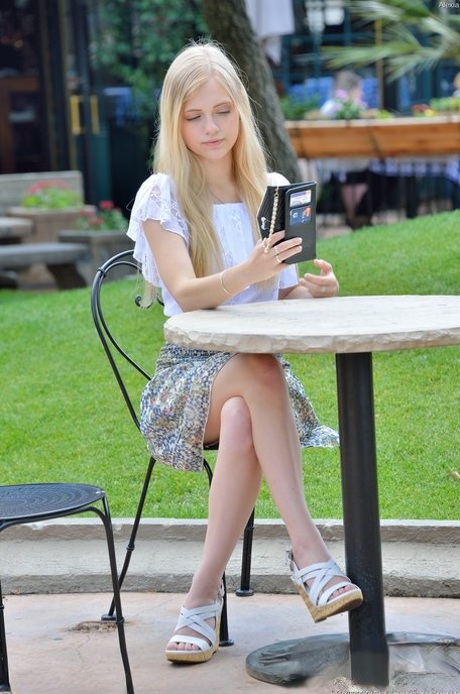 rubia delgada porno fotos
