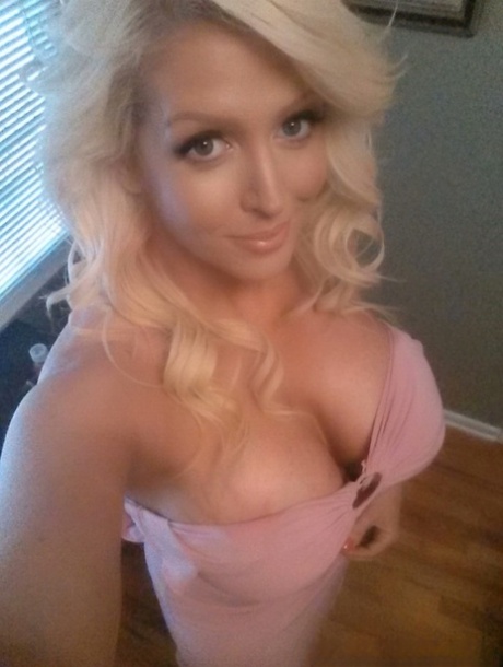 milf selfie topje leuk afb