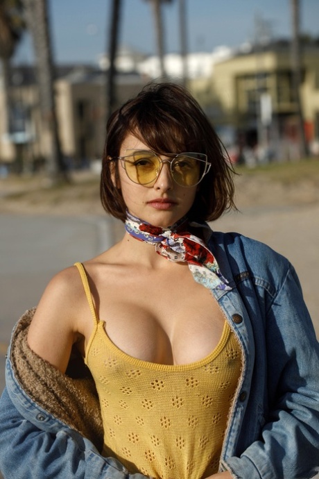 ملابس السباحة للمراهقين مثيرة ساخنة صورة