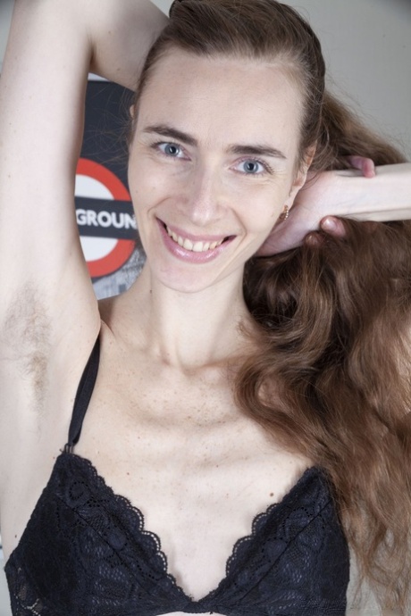 mager hårig pornografisk exklusiv bild