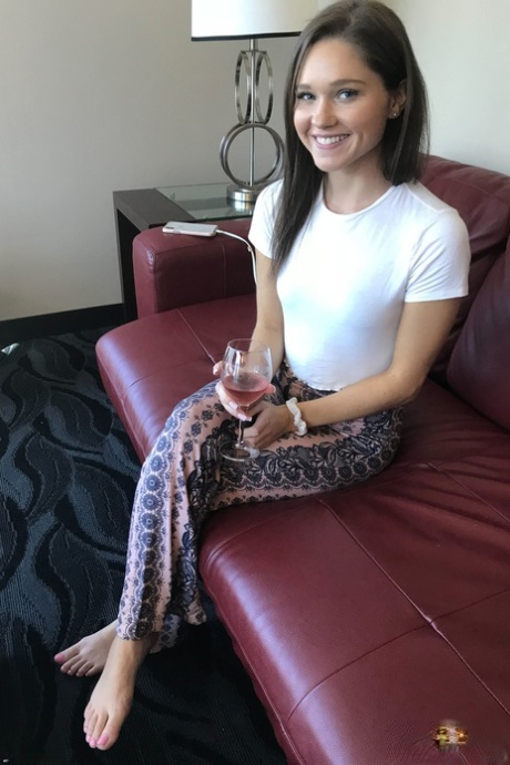 pequeña morena xxx pornografico galerías