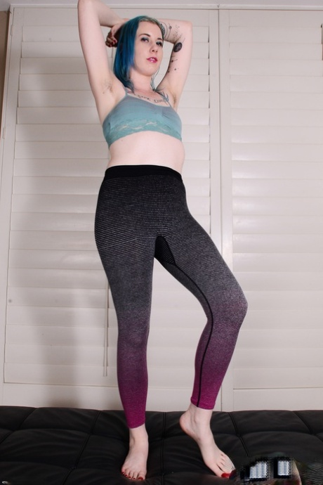 pies de pantalones de yoga sexo desnudo imagen
