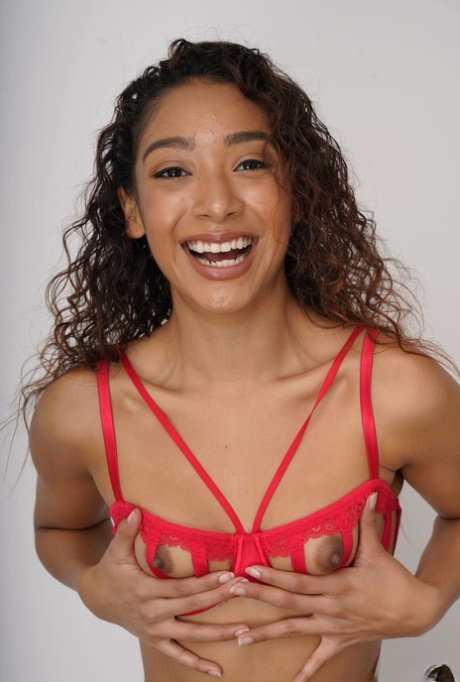 Sarah Lace erotic pornstar image