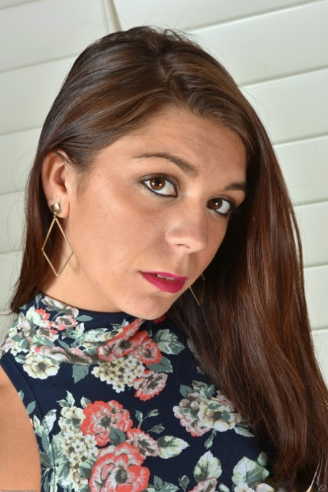 Olivia Lua xxx pornstar pictures