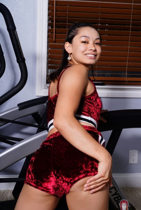 asiatiska shorts topp pornografi bilder
