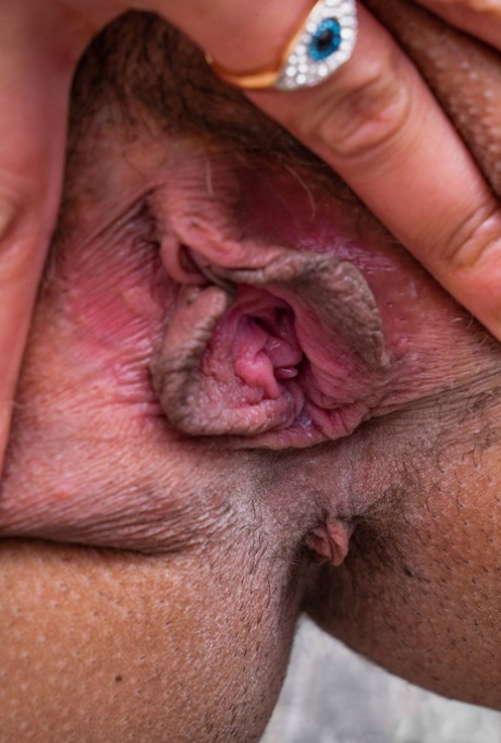 vagina hitam dari dekat telanjang cantik gambar