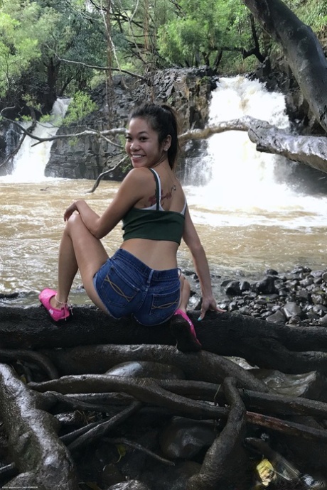 fidanzata asiatica sesso erotico Immagine