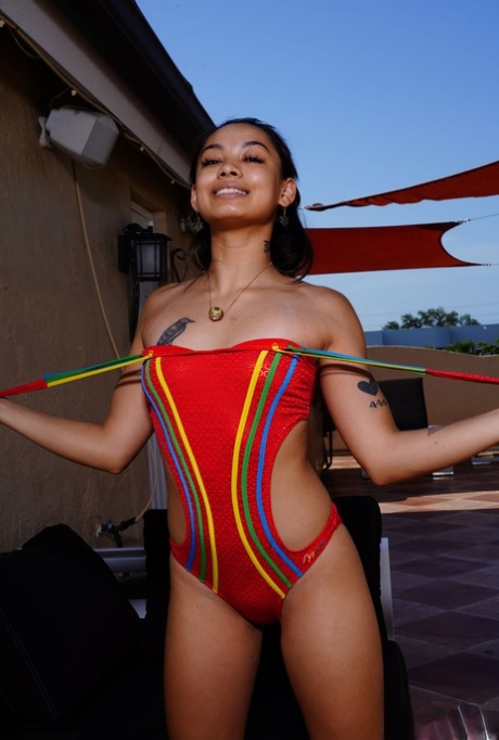Papaya Zero model erotic pic