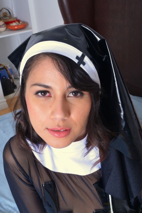 راهبة فن xxx معارض