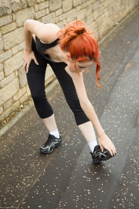 skinny yoga pants top picture