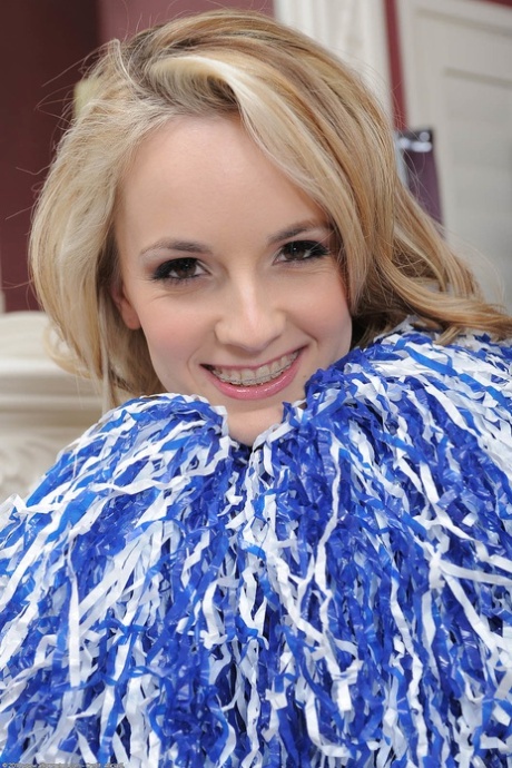 Sara Jaymes hot actress img