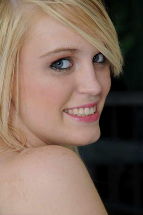 Amanda Bryant free model pic
