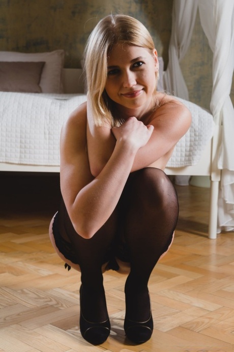 Violette Pure nice actress picture
