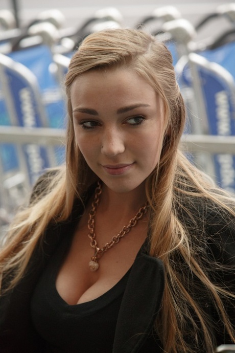 Kendra Sunderland exclusive star archive