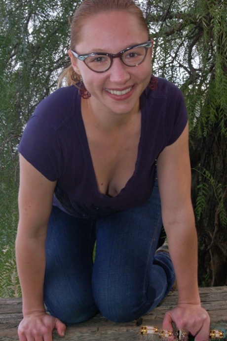 Rothaarige Brille erotische pornographische galerien