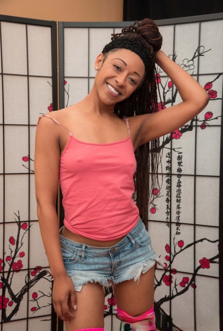 ebony shorts porno image