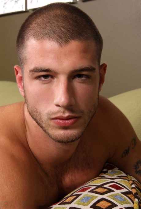 gay latino free nude pictures