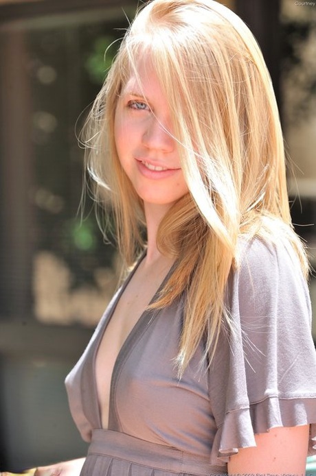 blonde blauwe ogen perfect foto's