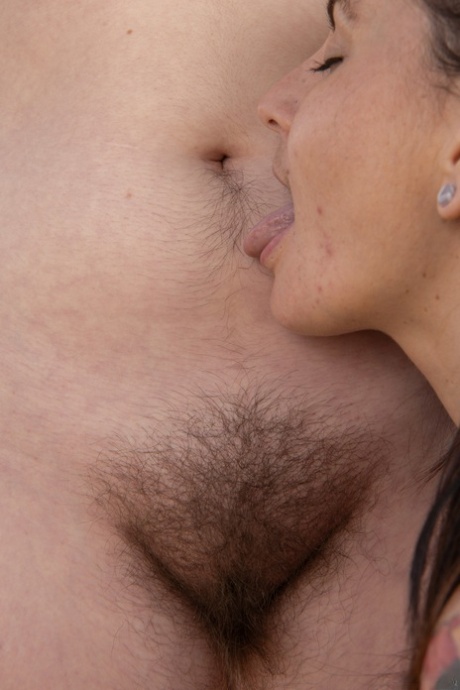hairy lesbian hot sex gallery