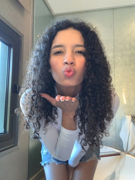 Valery Ponce pretty pornstar pictures