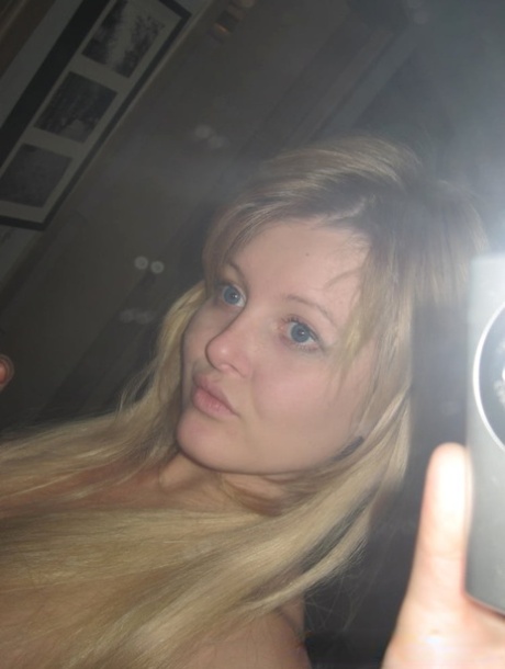 teen mirror free sexy photos