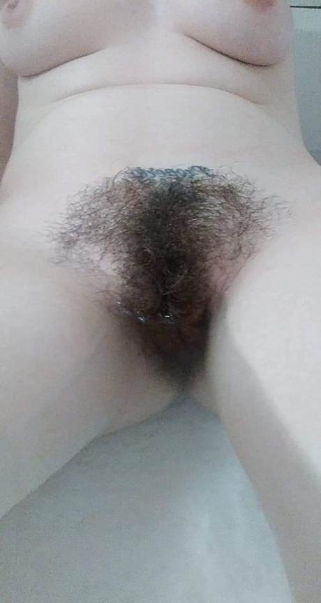 gaćice s raširenim nogama vruće seksi slike