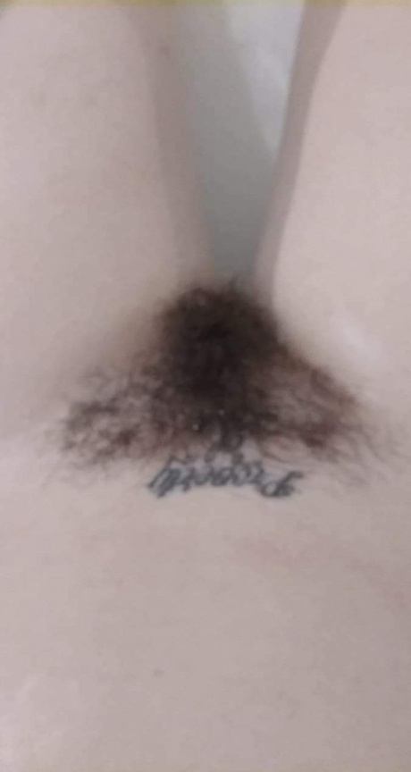 mokra dlakava pička seksi slike