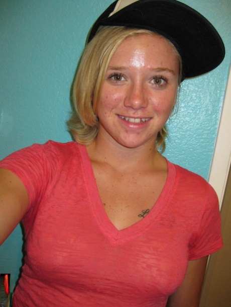 amateur teen selfie naked image