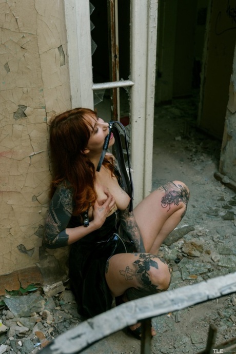 tattooed redhead sexy pictures