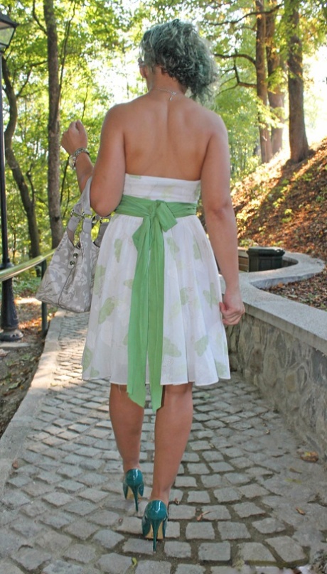 Lady Arria model images