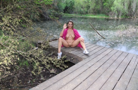 curvy small tits porn pictures