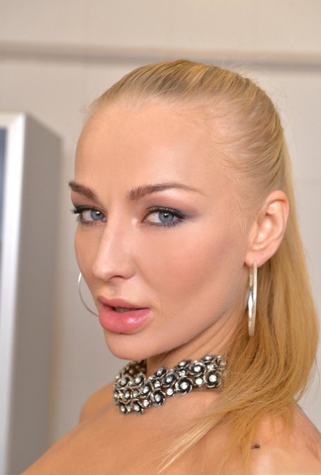 varajoča žena vroč porno fotografija