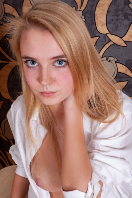 Chloe Blue best model img