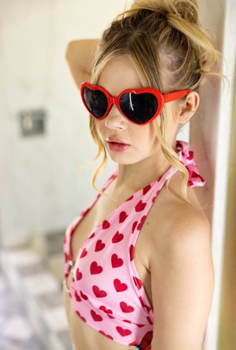 Coco Lovelock model beautiful gallery