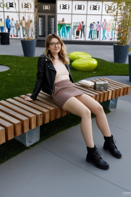 trên đầu gối của cô ấy sex miễn phí bộ sưu tập