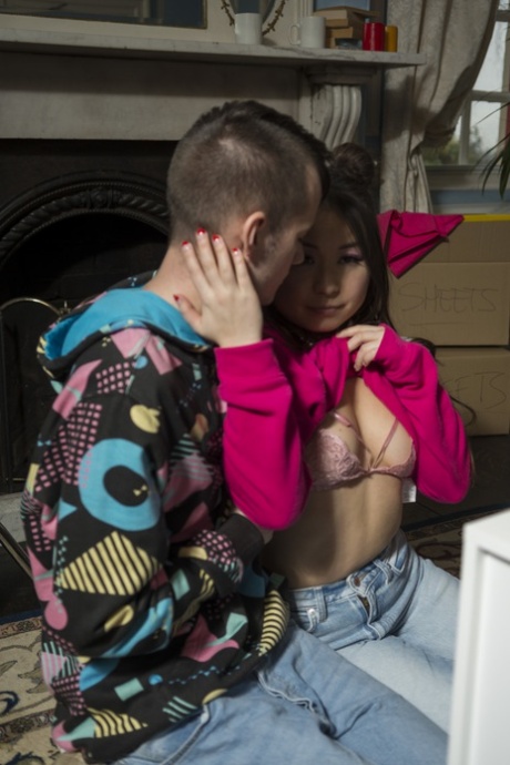 Yiming Curiosity model porn pic