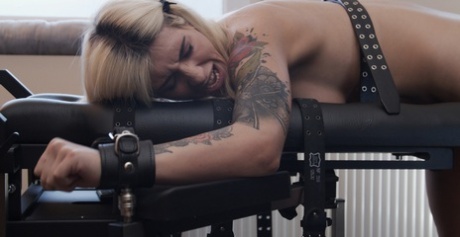 sarışın bdsm sıcak seksi resimler