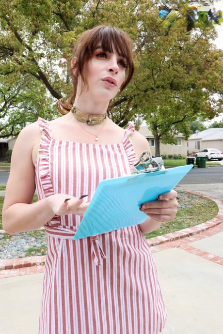 Janie Blade pretty actress pictures