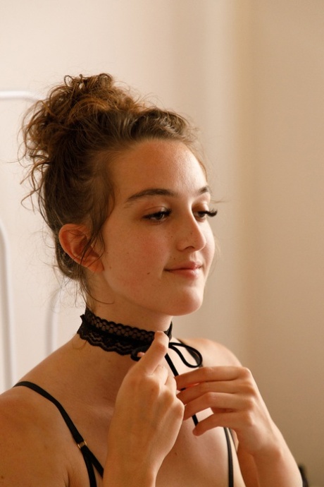 høy, tynn brunette hd hete foto