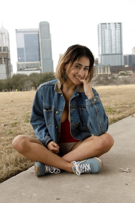 Mia Valentine art model photo