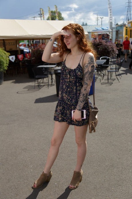 kudrnatá brunetka horké pěkné obrázky