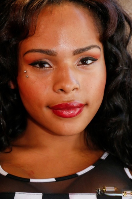 Nody Nadia erotic actress image