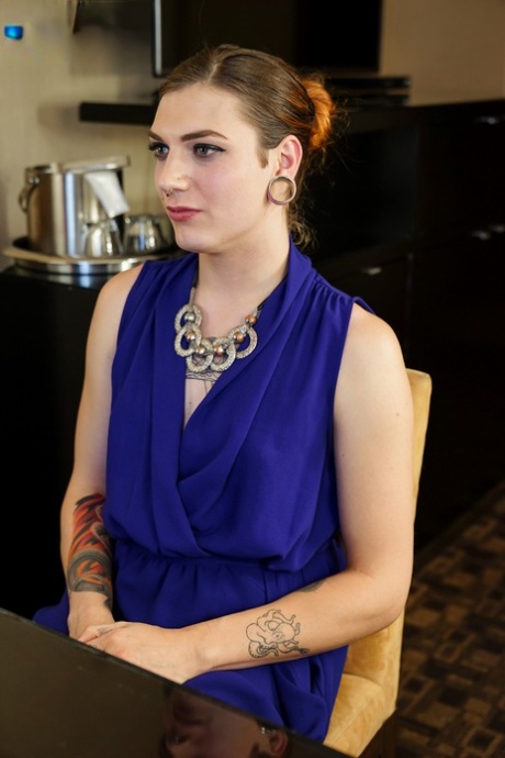 Cassidy Quinn erotic model img