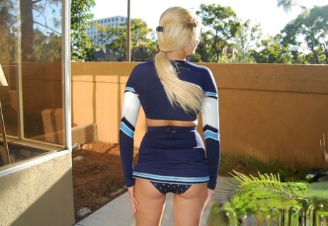 animadora upskirt hermosa parte superior imagen