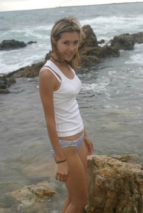 medias pequeñas desnudos sexys archivo